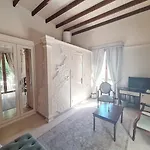 Sofia Boutique Kirenia